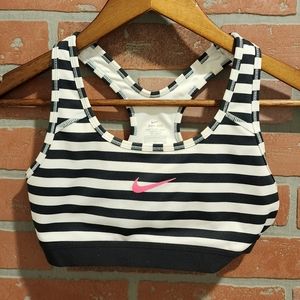 Nike sports bra small.                Bin 30